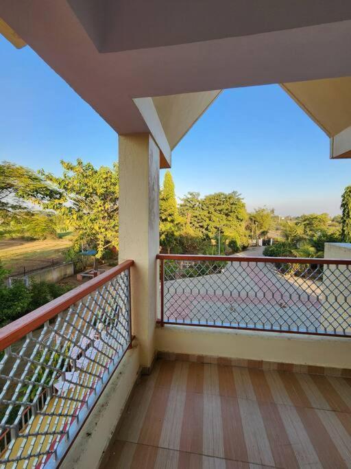 Farmhouse Close To Nature - Kesari Farm Gandhinagar Exterior foto